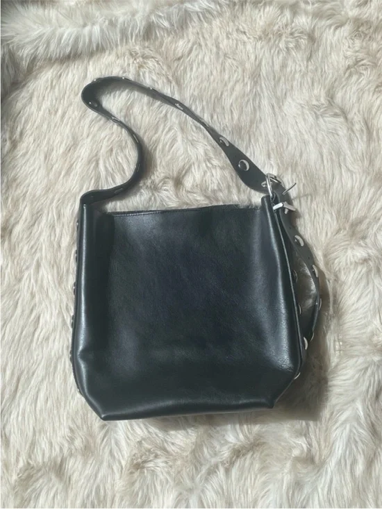 Madewell Medium Essential Bucket Tote - Picture 6 of 10